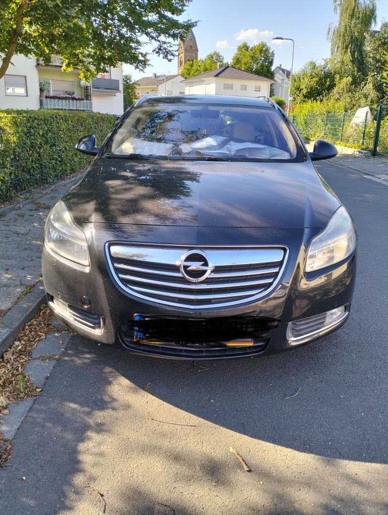 Vând Opel insigna