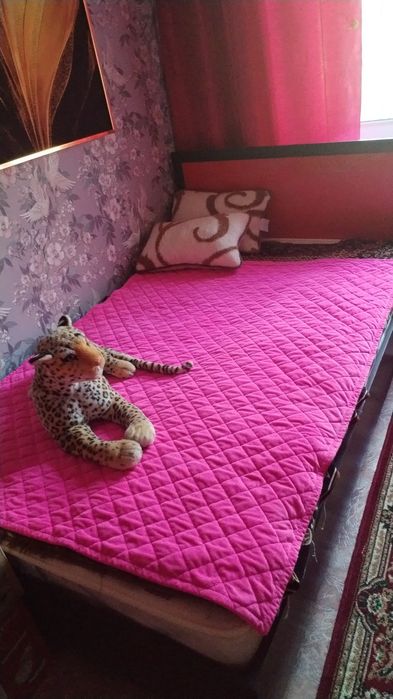 Крааать полуторка с красивой спинкой красной из ламината