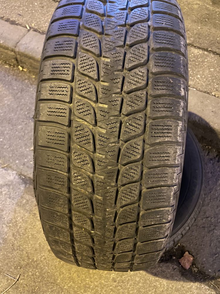 Anvelope iarna 235/60/17  Bridgestone