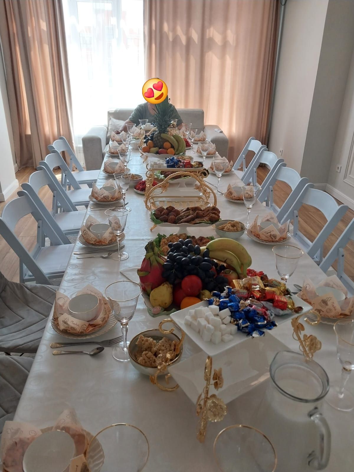 Стол со стульями