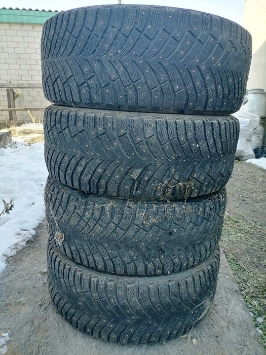 Продам зимние шины. 245/45/R19.