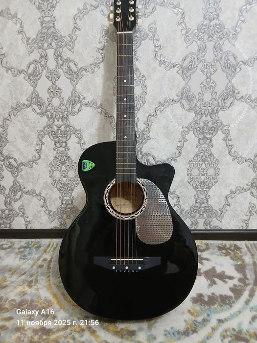 Гитара сатылады.