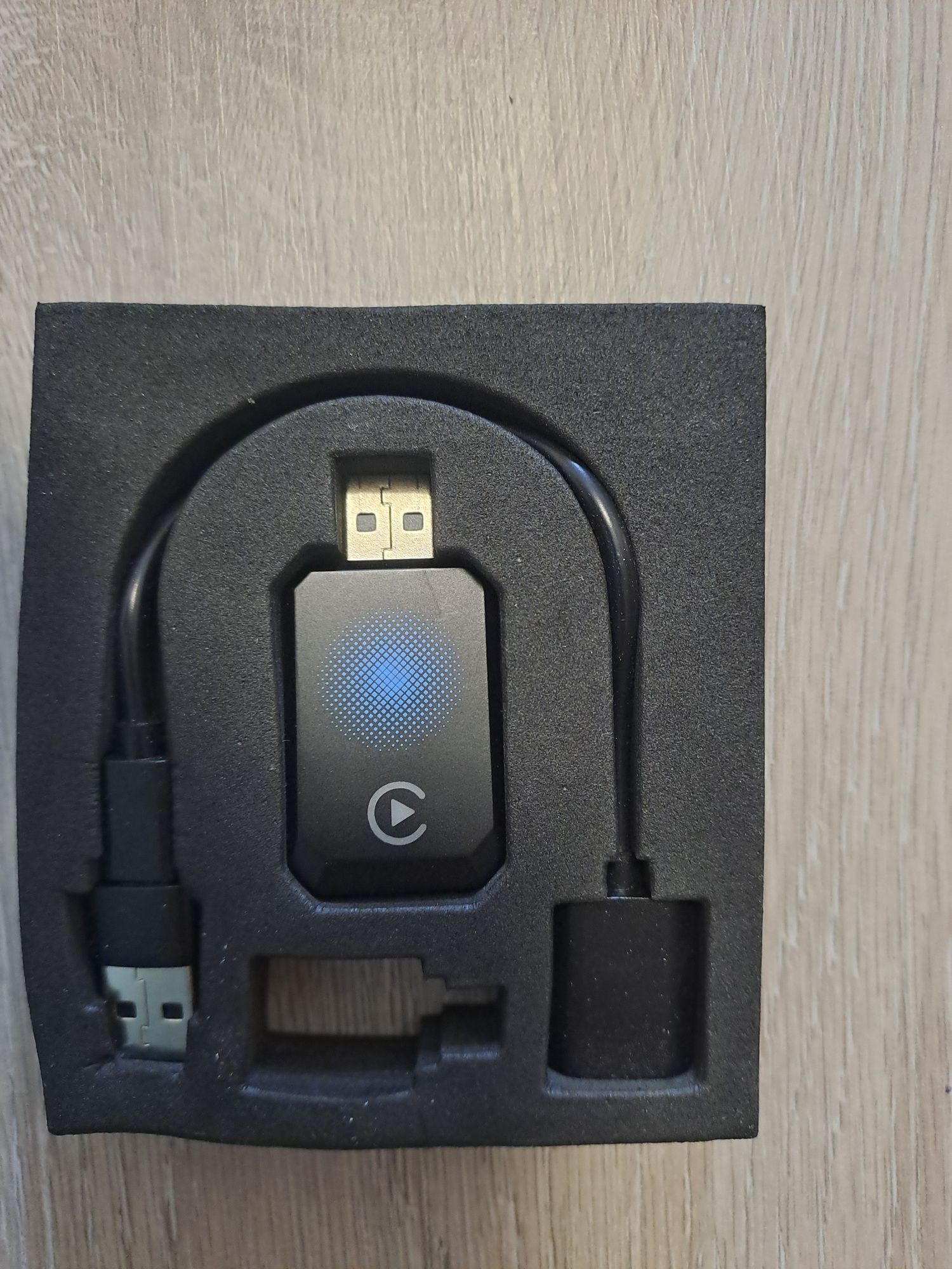 Adaptor wireless CarPlay cu upgrade 2025.