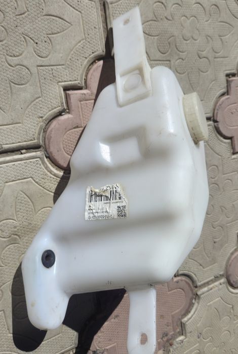 Бачок омывателя.