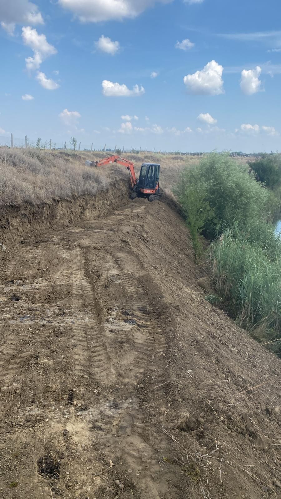 Buldoexcavator,bobcat,miniexcavator,cilindru,Picon,nivelari,sapaturi