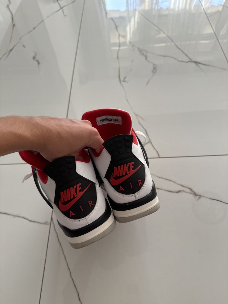 Jordan 4 Fire Red marime