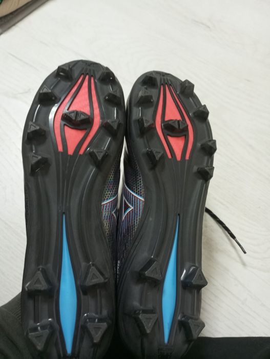 Продаю бутсы мизуно