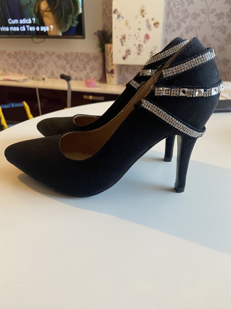 Pantofi stiletto negri 38