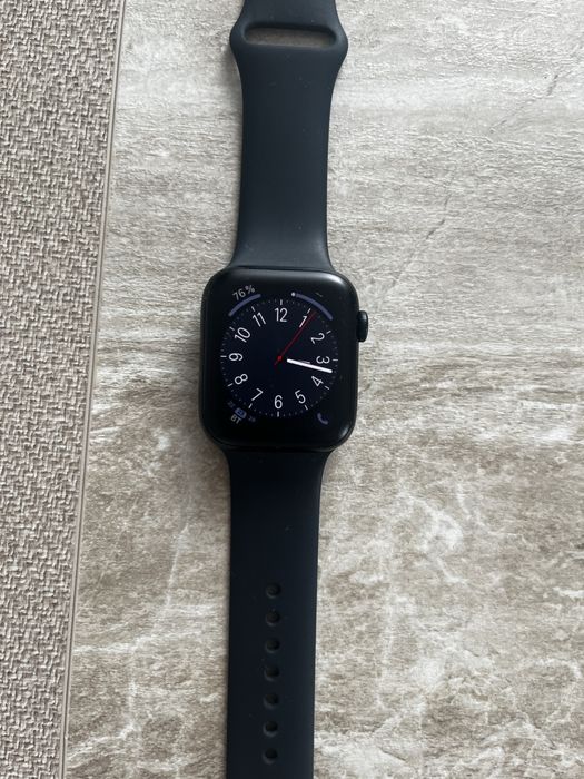 Продам Apple watch se2