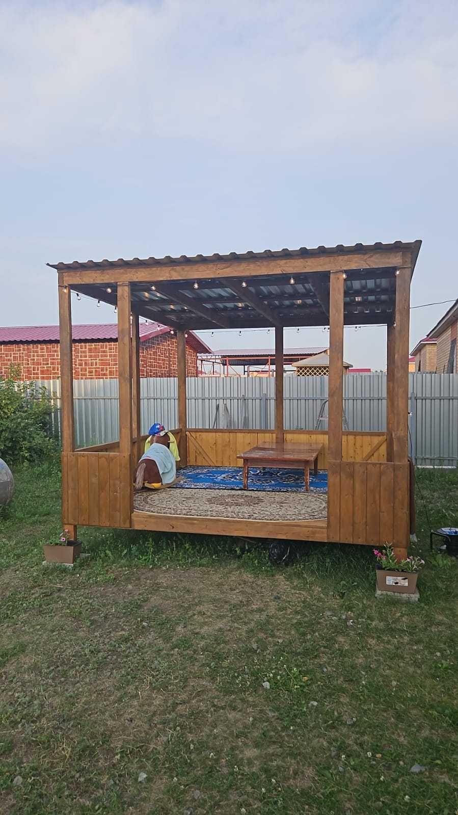 Продам беседку, топчан изготовлю по вашим размерам.