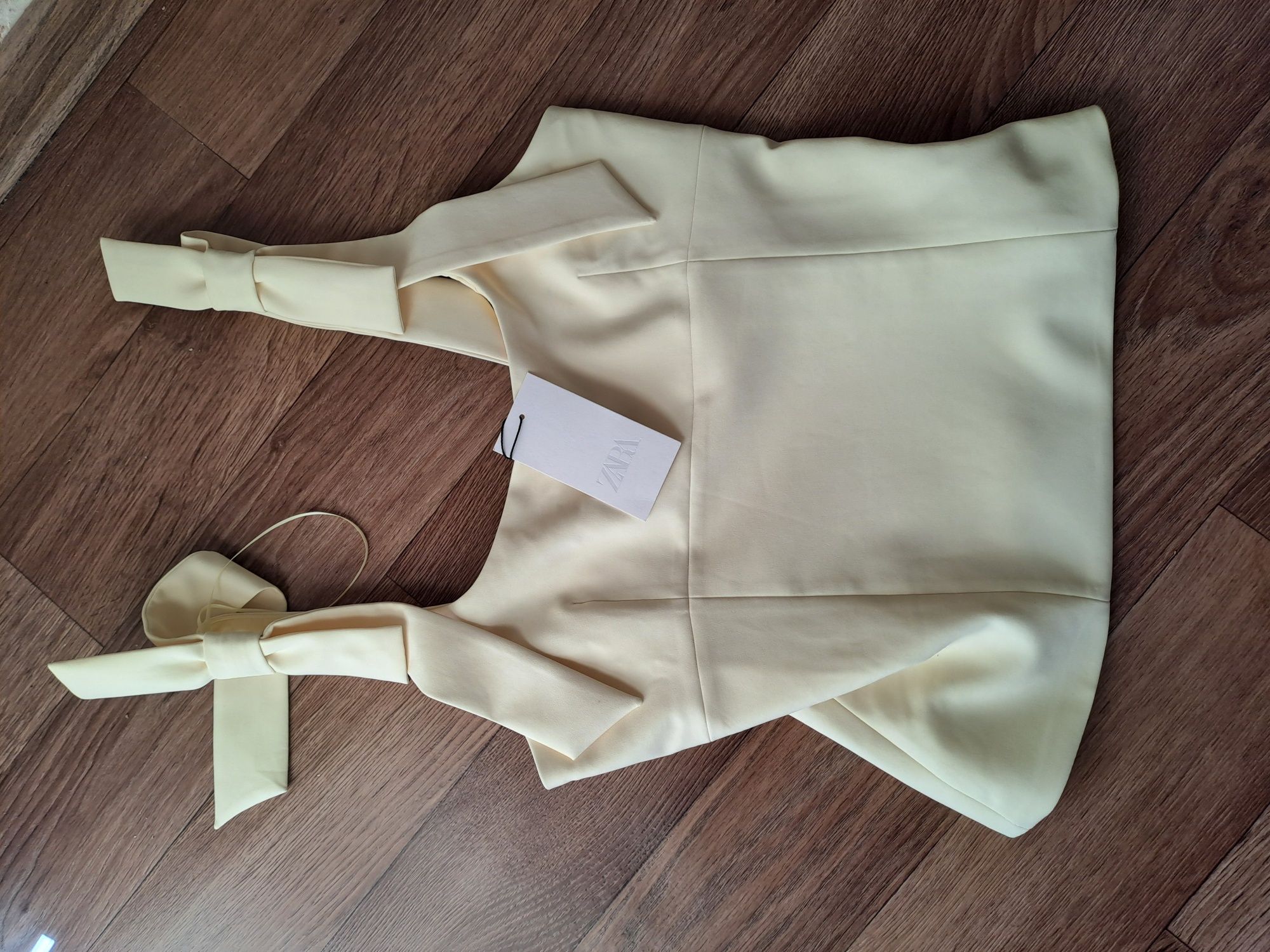 Zara в жълто чисто нов