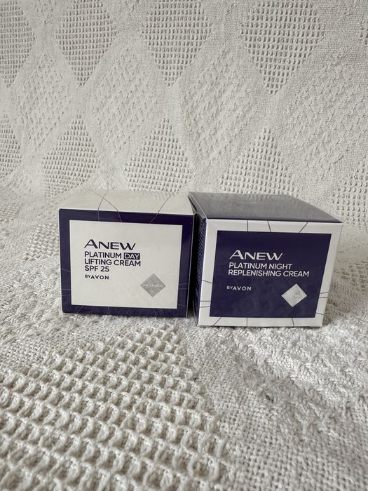 Set crema de zi si crema de noapte Avon Anew