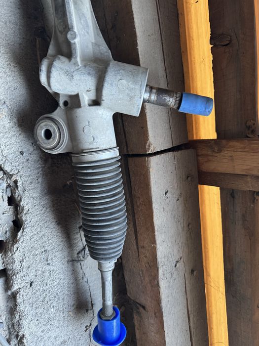 Продам рулевую рейку камри 50