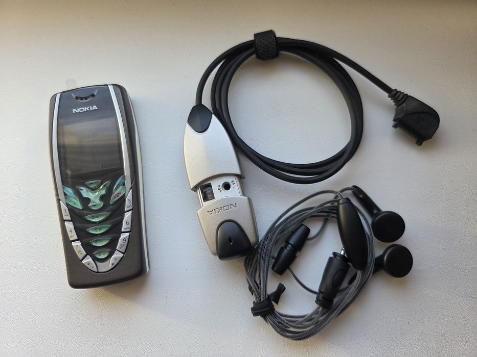 Nokia 7210 cu camera atasabila