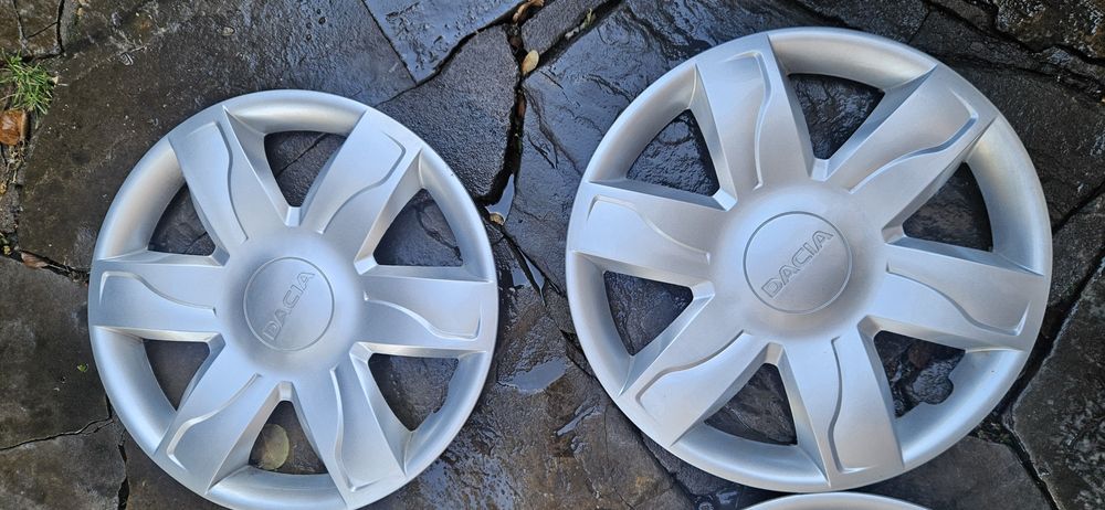 Тасове 15 цола Дачия като нови оригинални