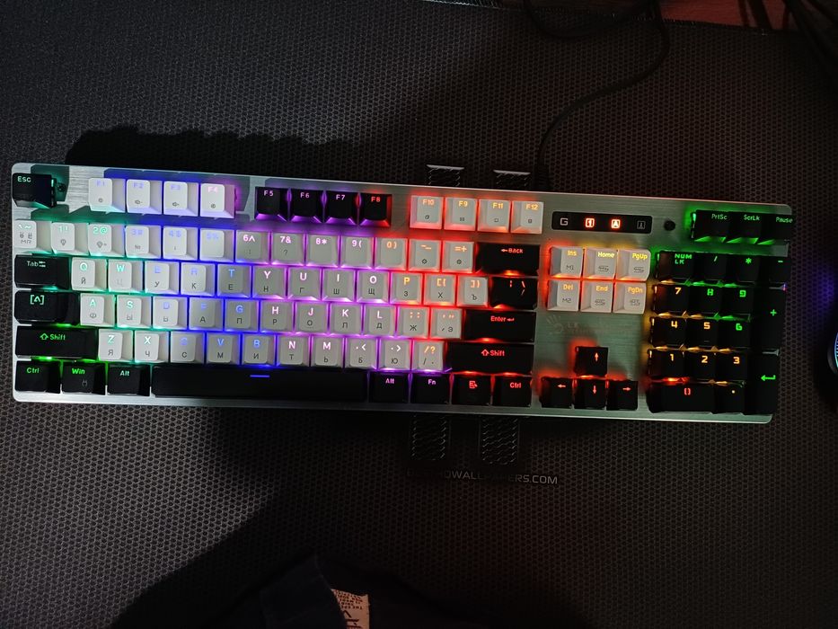 Клавиатуралар сотилади механически срочно