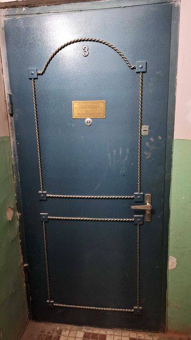 Темир эшик, ташки эшик