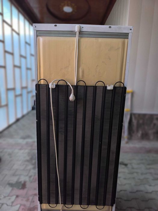 Индизит двухкамерний холодилник