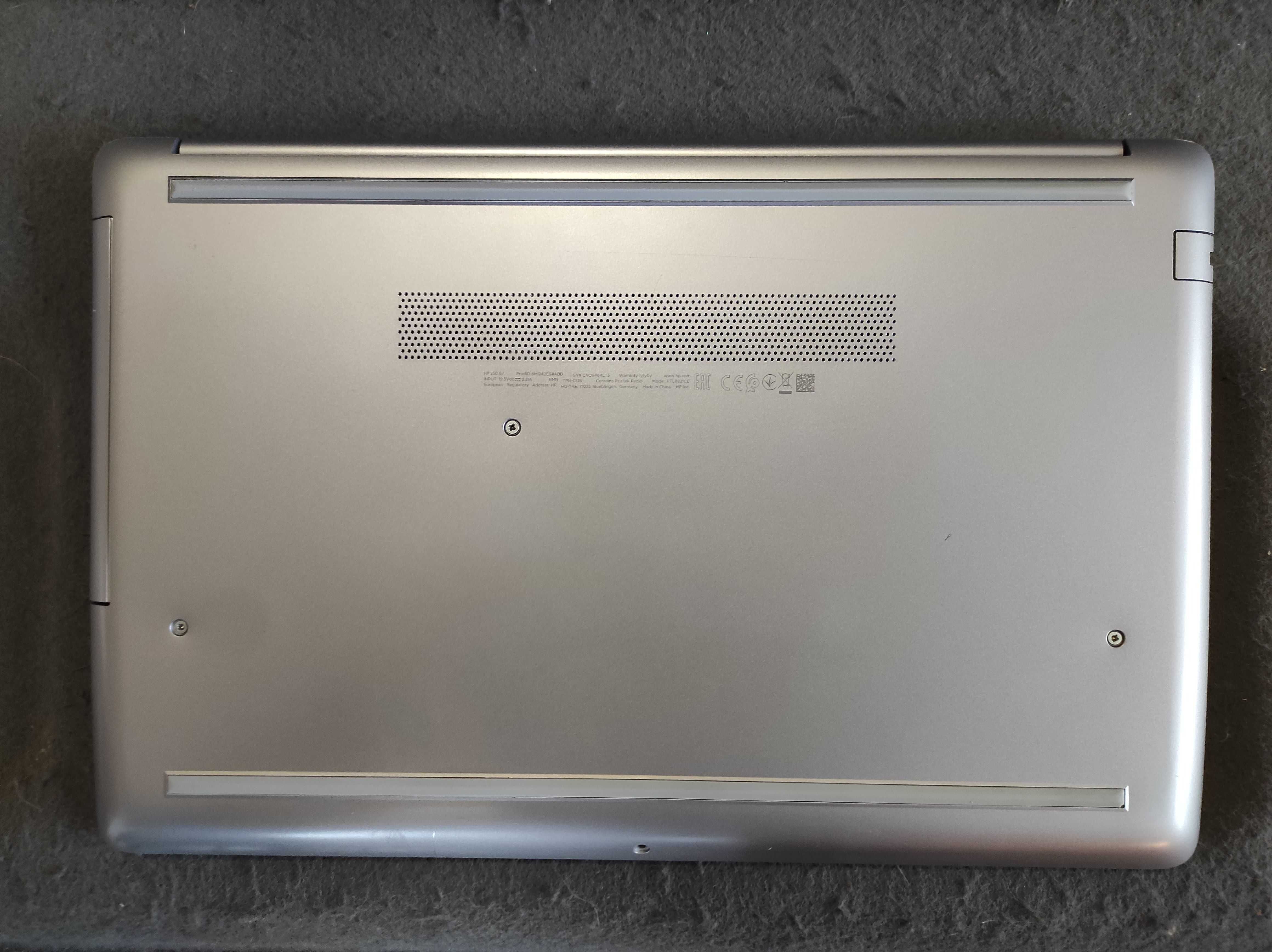 Продавам бърз лаптоп за офис, HP 250 G7, Intel Core i3
