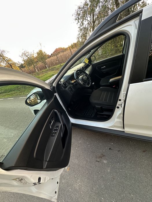 Vand Dacia Duster an 2022 impecabila rate fixe doar cu buletinul