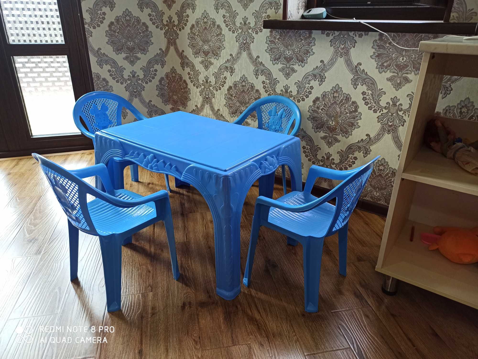 Детский стол со стульями (1 стол и 4 стула)