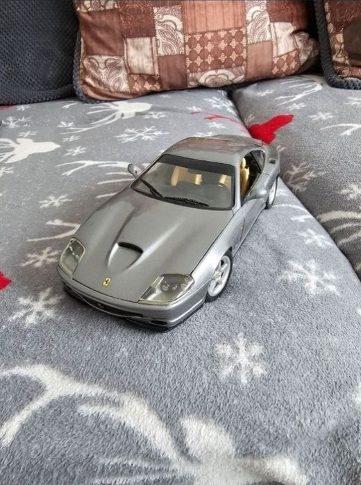 Macheta metalica ferrari 550 maranello hotwheels scara 1:18