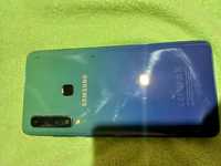 Продам телефон Samsung A9 в отличном состоянии.