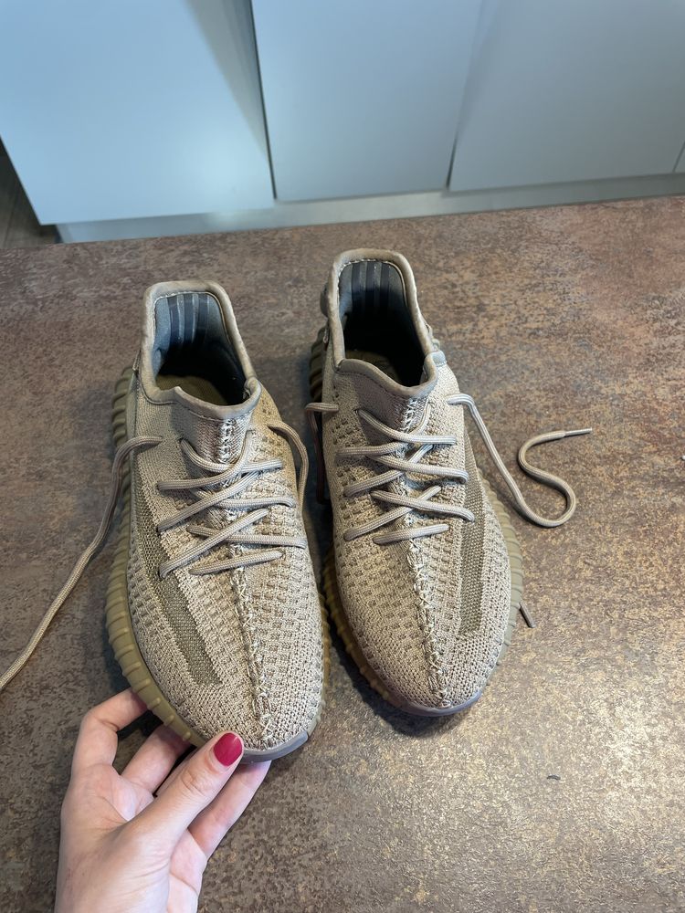Adidasi Yeezy Boost marimea 38 bej