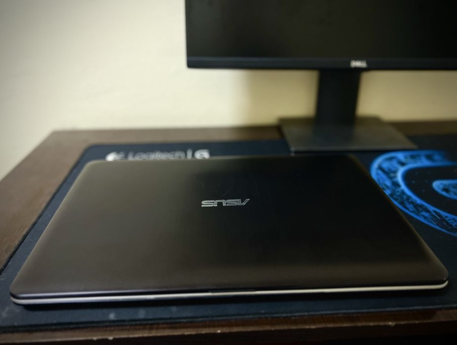 Asus noutbook sotiladi