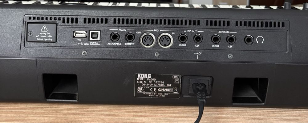 Korg Pa600 + husă originală – stare bună