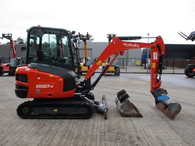 Inchirieri inchiriez miniexcavator 2,7t