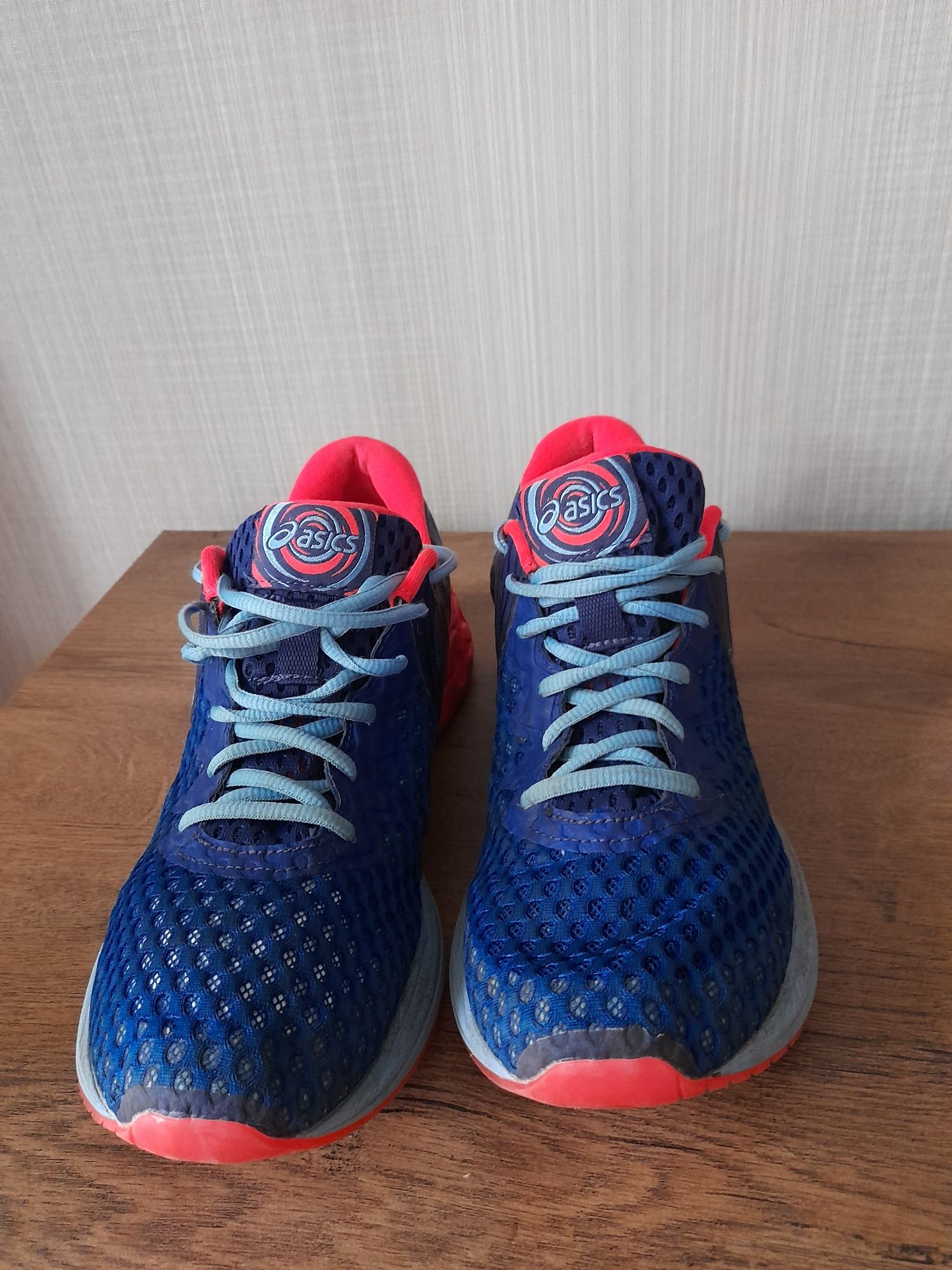 Asics NOOSA FF2 маратонки 42 номер.
