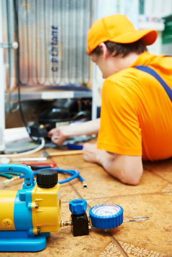 Ремонт холодильников и на дому заправка фреона