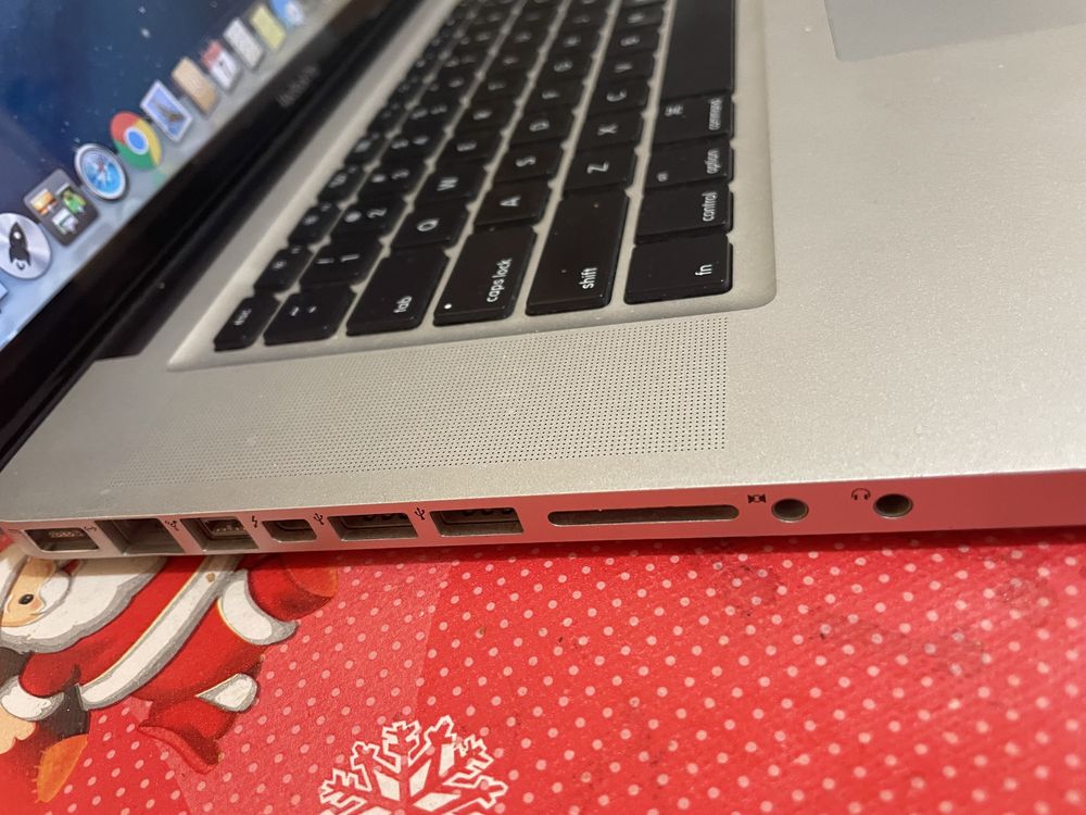 Vând MacBook pro