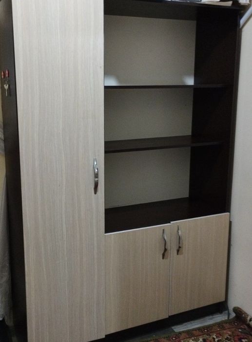 Shkaf sotiladi srochni