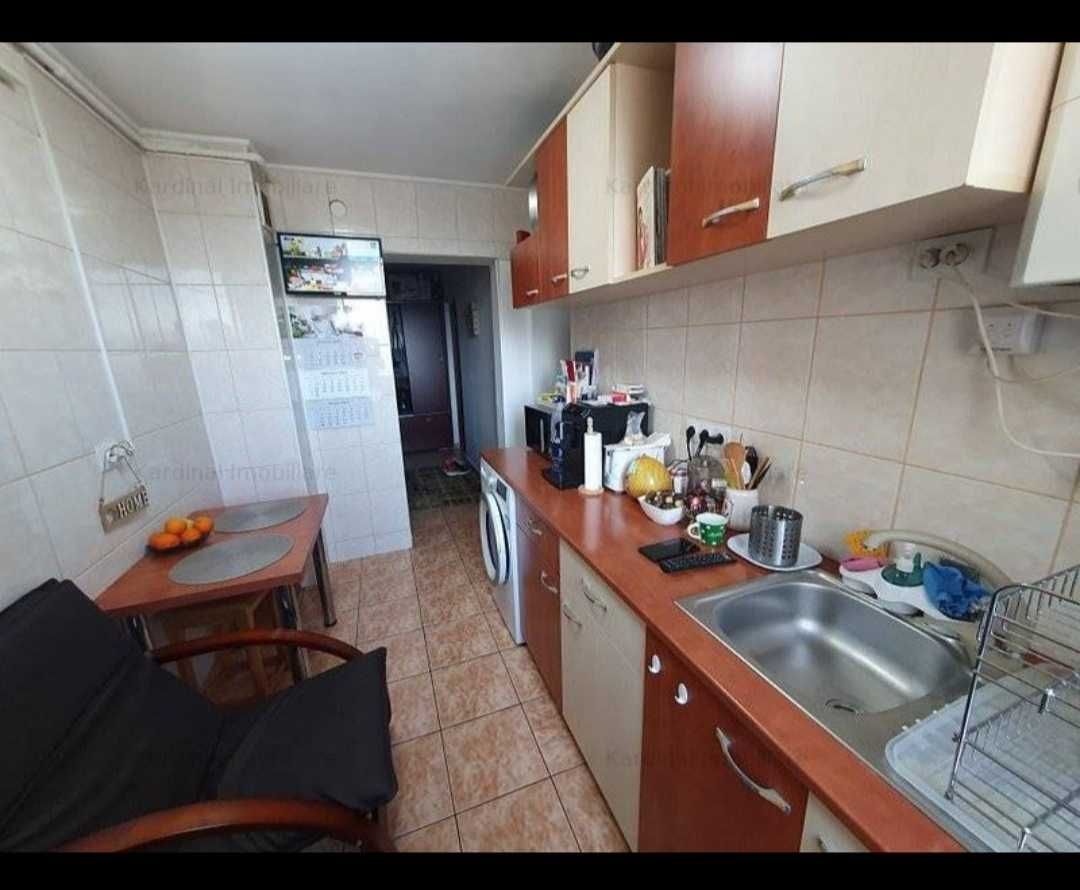 Închirieriez apartament cu două cameră în Zona Astra - Neptun .