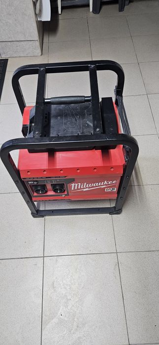 De vânzare invertor (generator curent) Milwaukee MXF- FUEL