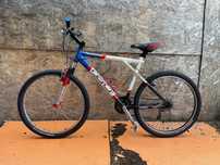 Bicicleta gt cadru aluminiu roti 26”