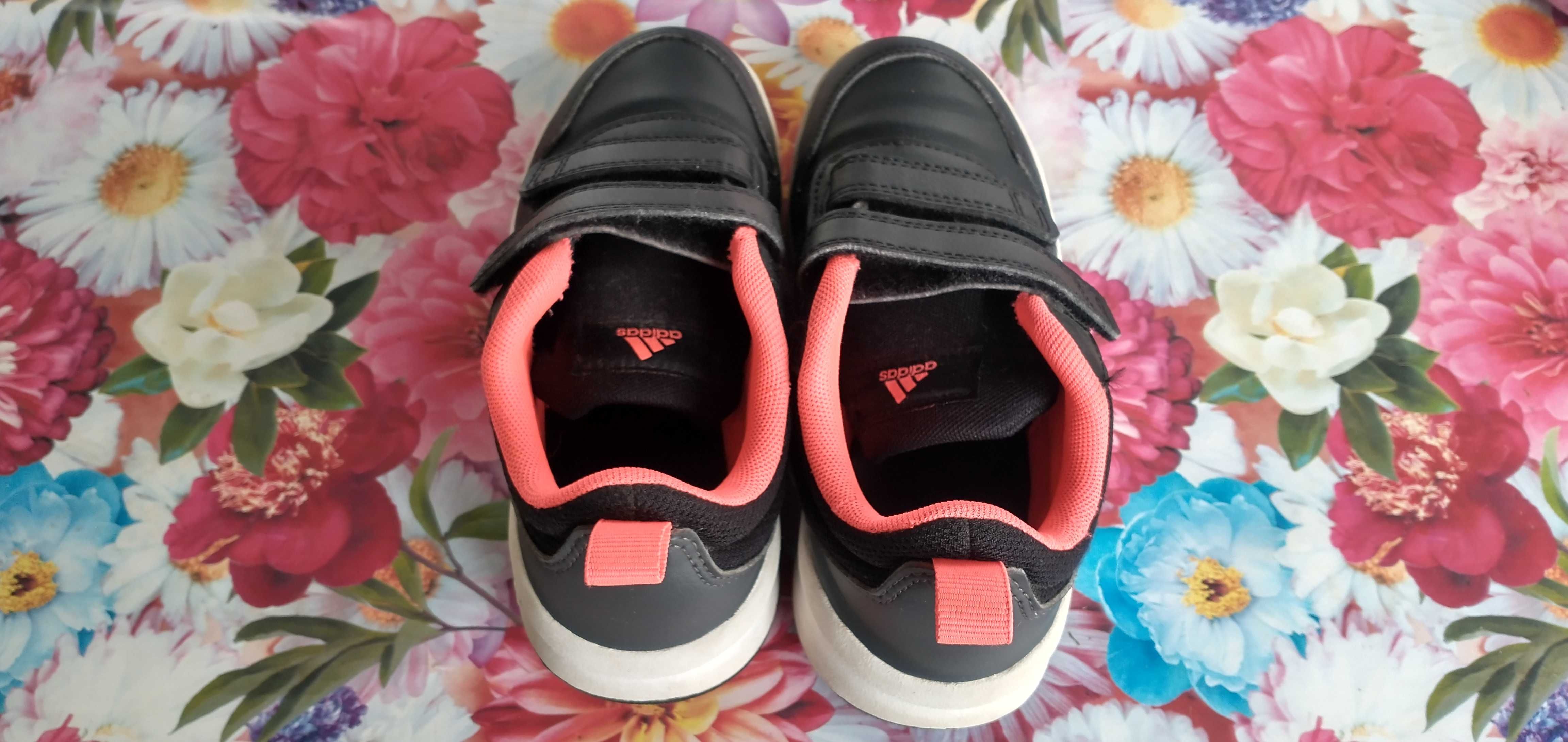 Vand pantofi sport marca Adidas pentru copii -marimea 30