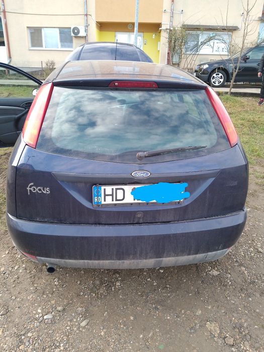 Vând Ford focus 1,6 benzina