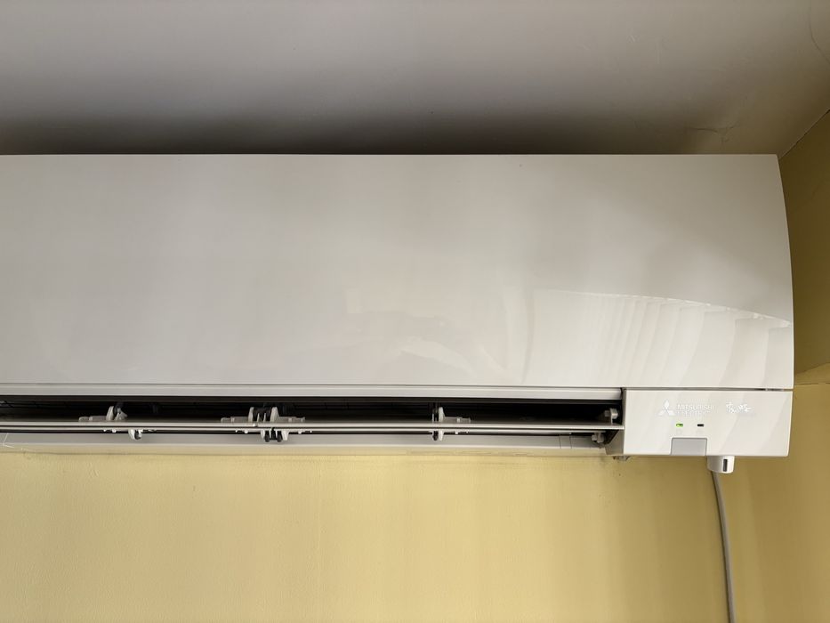 Климатик MITSUBISHI Electric  -2000лв.