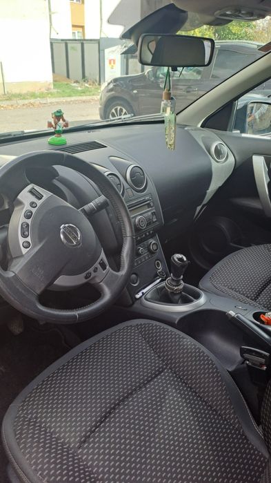 Vînd Nissan Qashqai