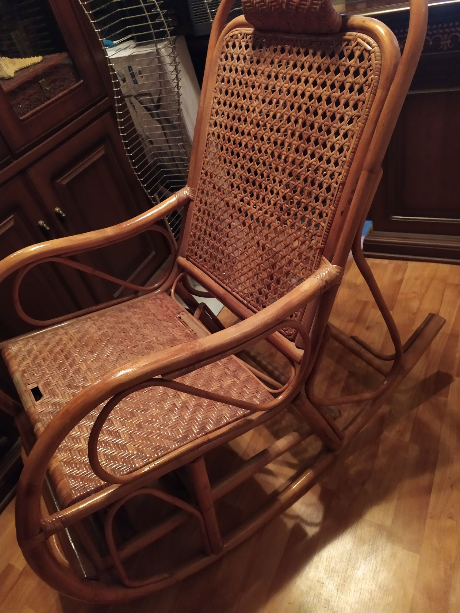 Кресло качалка из ротанга