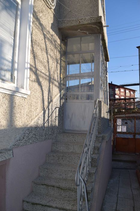 Етаж от къща в гр. Каспичан