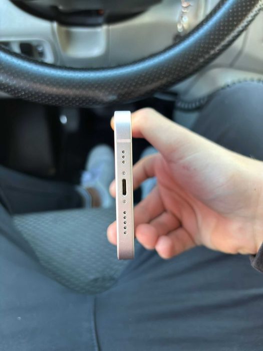 Vand iphone 13 pentru piese in stare foarte buna