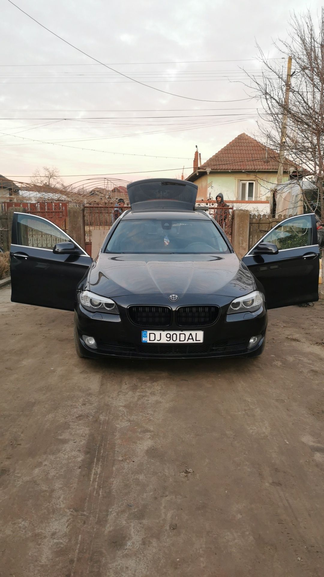 BMW seria 5 f11 vand / schimb cu moto sau atv sau ceva sportiv berlina