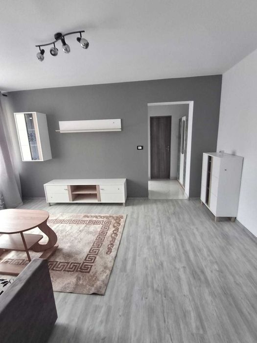 Închiriez 2 camere zona banca hotel Severin
