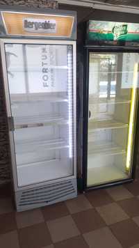 Vând 2 vitrine frigorifice mari