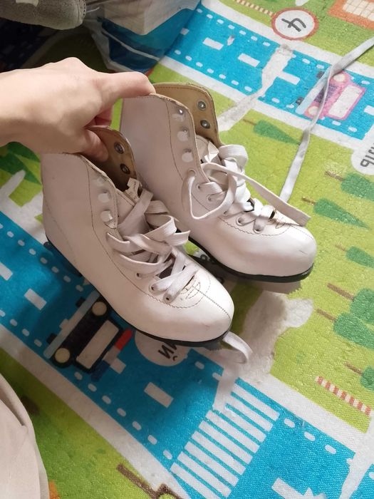 Продам коньки 33 размер