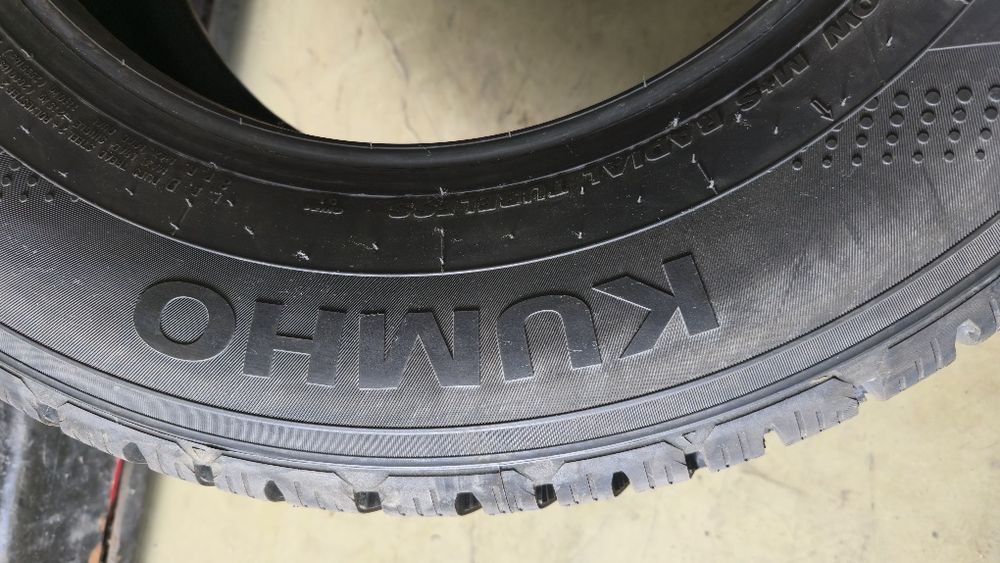1 anvelopa iarnă Khumo 235/65/16 C